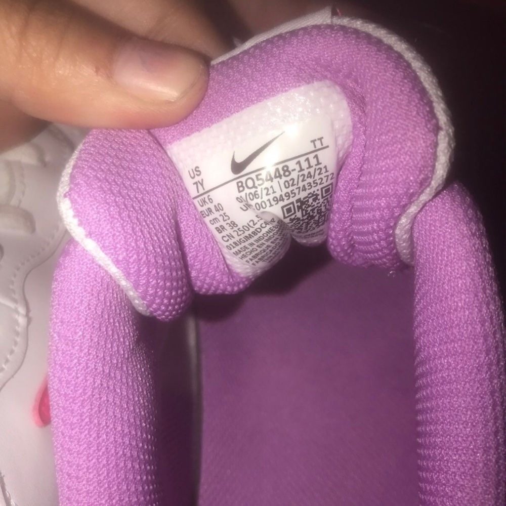 Nike shoes - Picture 5 of 8